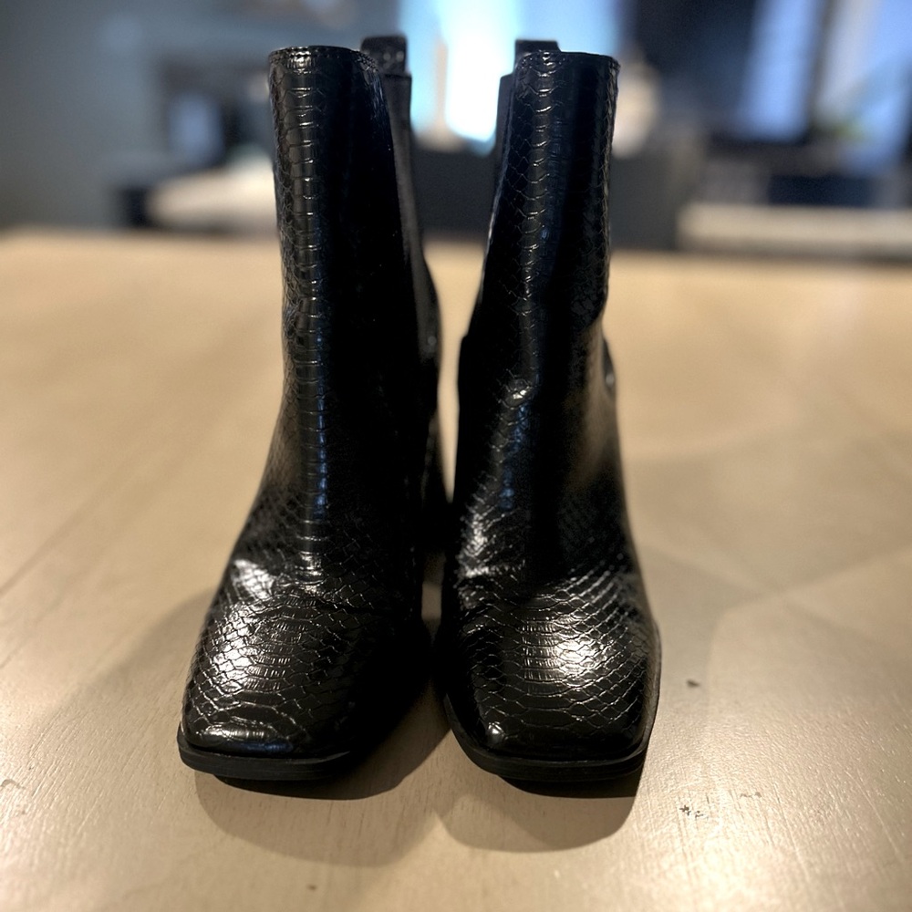 Sam Edelman snake bootie - Picture 2 of 7